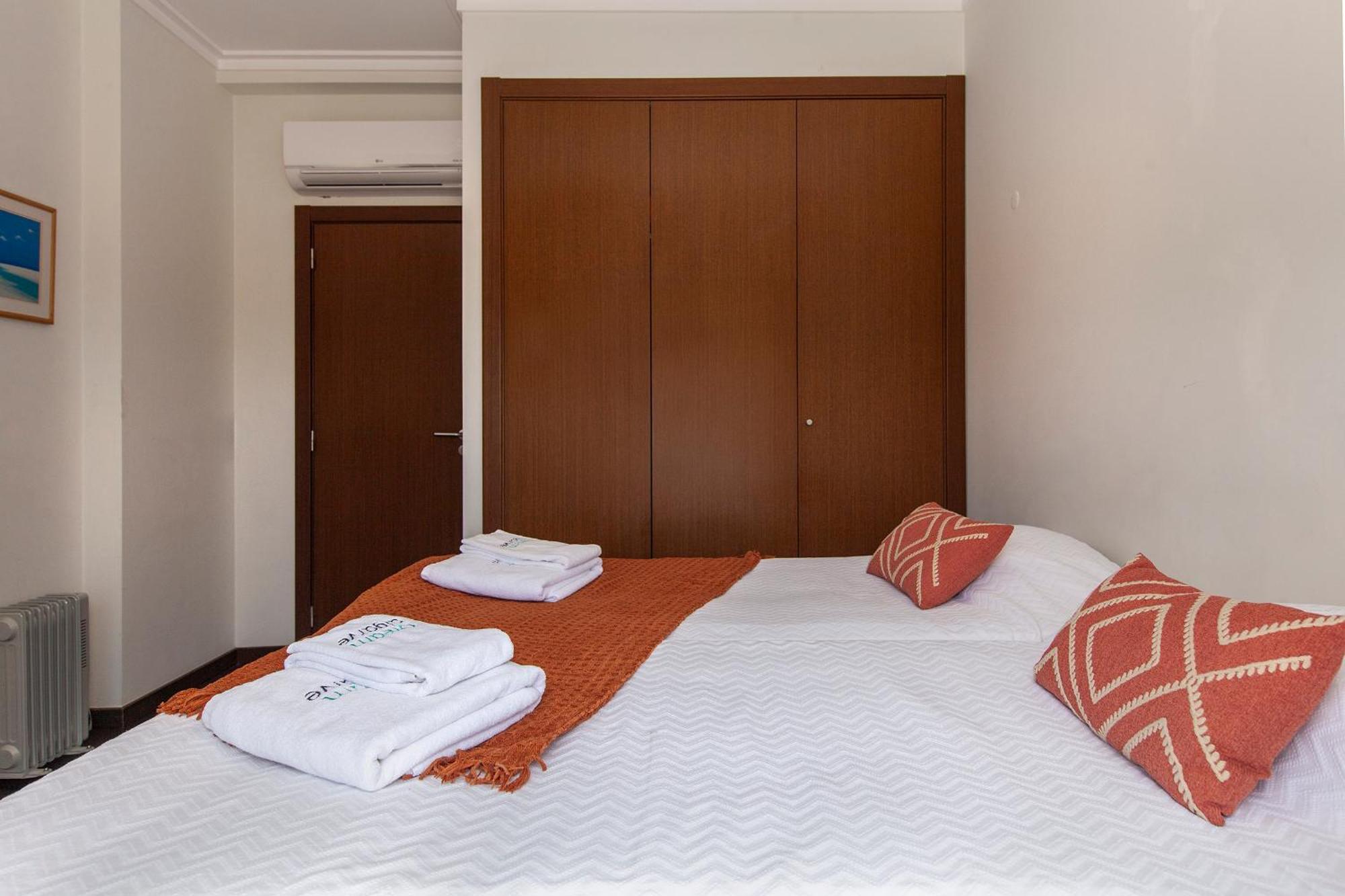 B04 - Luxury 2 Bed W Terrace Pool Apartment Lagos Bagian luar foto