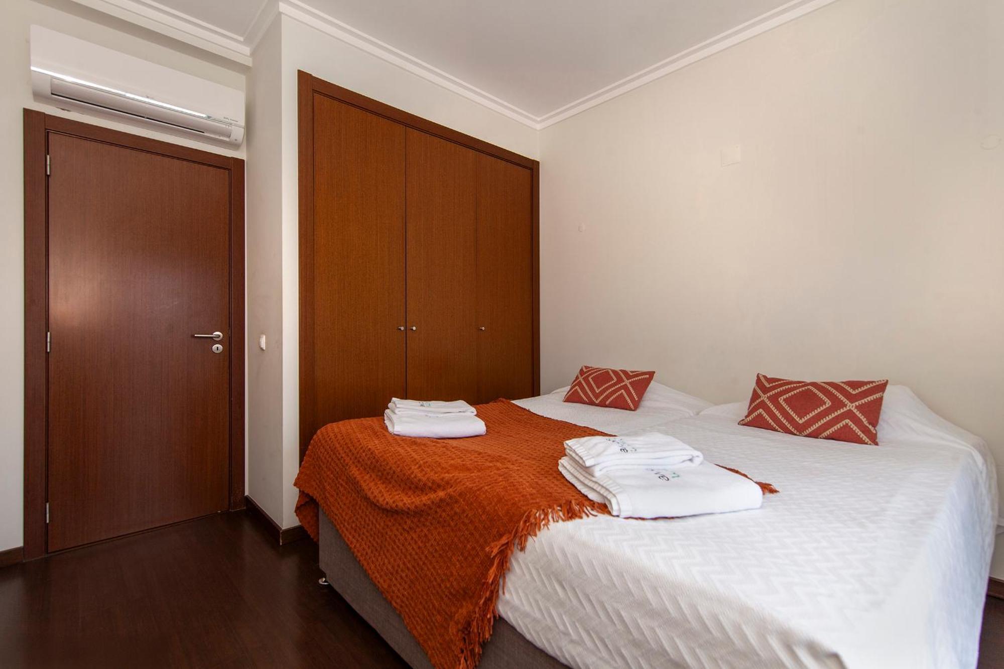 B04 - Luxury 2 Bed W Terrace Pool Apartment Lagos Bagian luar foto